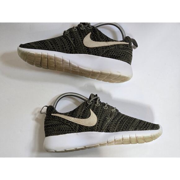 Nike Roshe One 599728-042  Dark Stucco Green Running Shoes Sz 4Y - Picture 4 of 7